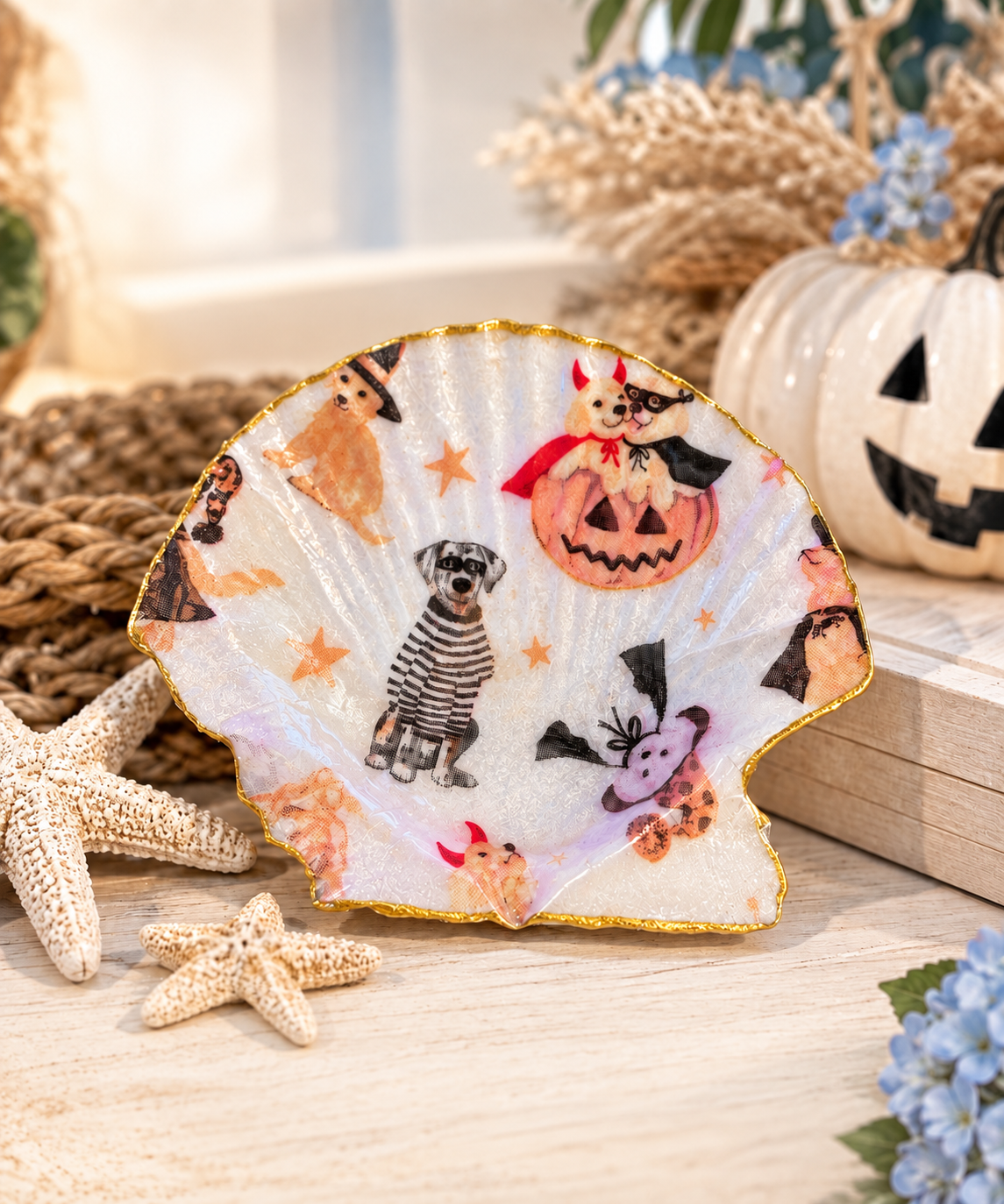 Decaupage Sea Shell - Halloween Dogs